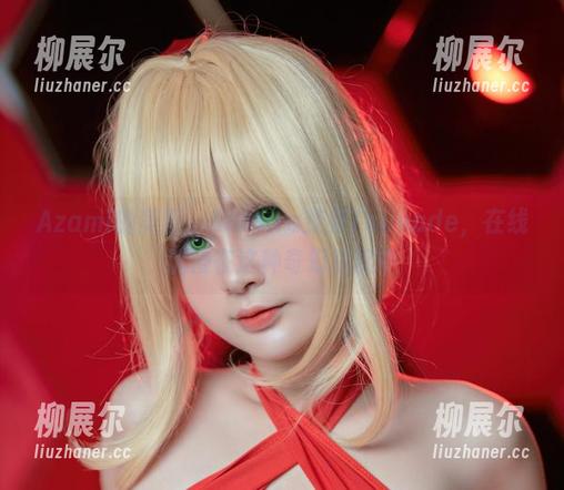 Azami的美图，Sakura变身Tsunade，在线沉浸在这种奇幻搭配中