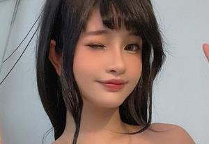 在Azami的最新图册中，天台不再只是平台而已