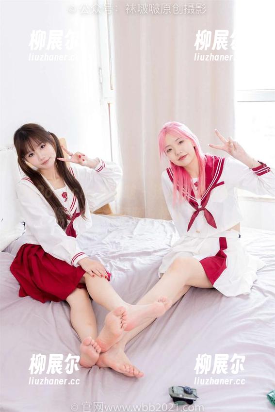 BoBoSocks袜啵啵 - 淡粉色船袜图包，稚予在偷偷卖萌，快来下载！