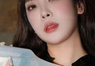 新鲜出炉！Dami(퀸다미)的长腿图集更新，保证让你眼前一亮。