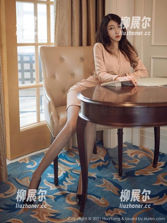 HuaYang花漾 - 这组尤妮丝egg的图片，吊带搭配得恰到好处，贴合得如同量身定做