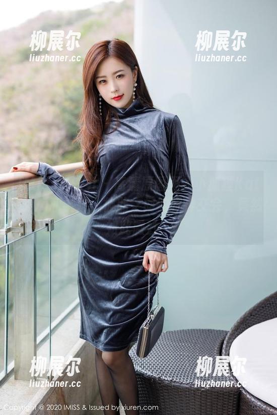 IMiss爱蜜社 - 高清原图里的小狐狸Kathryn和学妹，彼此之间的眼神交会，竟然如此微妙…