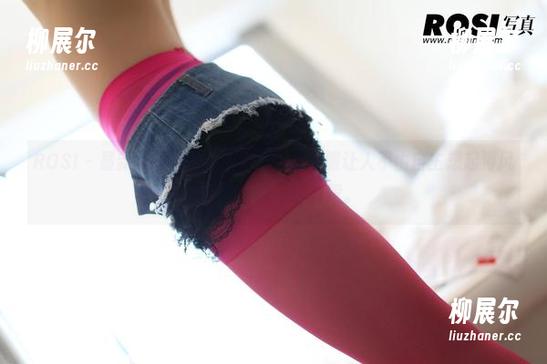 ROSI-杨晨晨 ROSI - 最新写真集中,杨晨晨的水手服让人不由自主想起海风的味道,舍不得转眼。