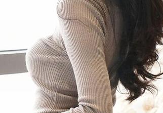 TGOD推女神 – 沛沛Eankei的灰丝图集，盯着她的姿势，突然好想学习一下，结果我连个基本的Pose都不会…