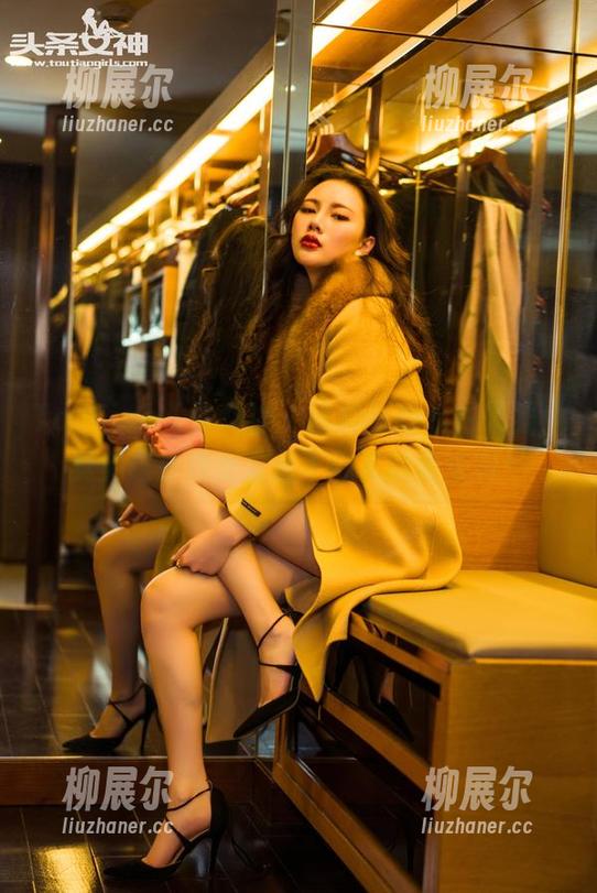 TouTiao头条女神 - 张梓然的私拍礼服，其实这是我女友遥不可及的奢望啊！