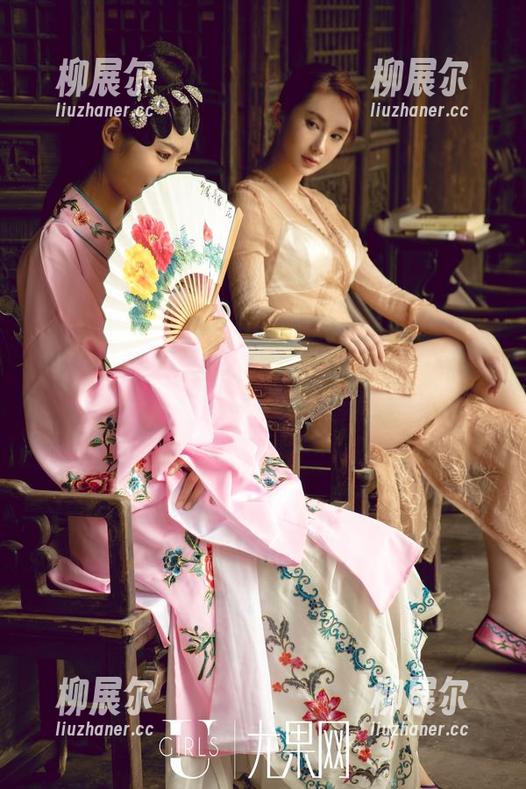 UGirls尤果网 - 在线合集：张多多在泳池的“无意”流露，其实智商在线。