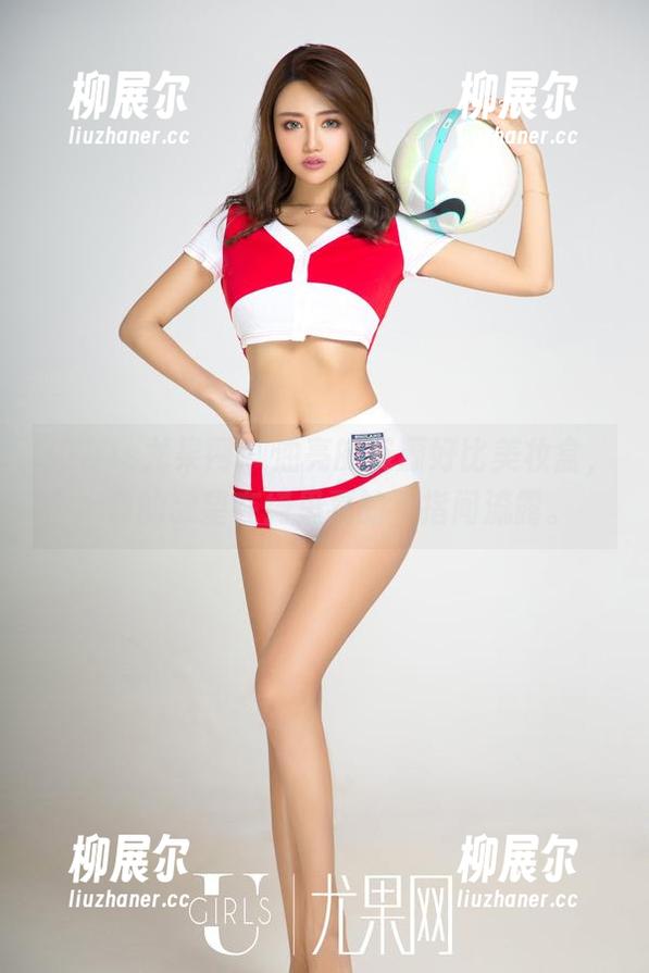 UGirls尤果网 - 油亮的资源好比美妆盒，上锁的欲望在绮里嘉的手指间流露。