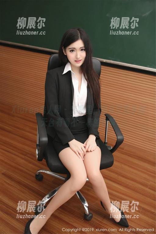 Xiuren秀人网-周井空 Xiuren秀人网 - 套图里,周井空似乎对天台有着不一样的理解