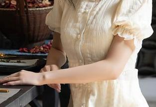 Xiuren秀人网 – 白丝与夏可馨amii的组合，嗯…一言难尽的精彩写真