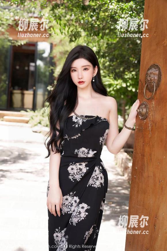 Xiuren秀人网-妮儿Bluelabel Xiuren秀人网 - 妮儿Bluelabel的丝袜之旅:写真背后,有些好玩的细节值得一看。