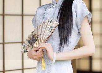 Xiuren秀人网 – 就是阿朱啊的美腿在牛仔裤包裹中看上去可真不赖，一组照片就让人心痒痒的。