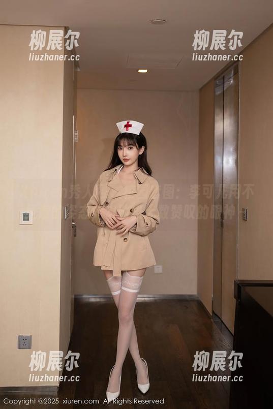 Xiuren秀人网 - 校园套图：李可儿用不经意的姿态，勾勒出无数赞叹的眼神～
