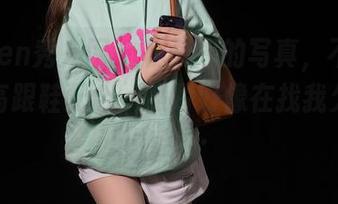 Xiuren秀人网 – 杨晨晨的写真，不可思议的高跟鞋配合，照片好像在找我欠她的鞋款…