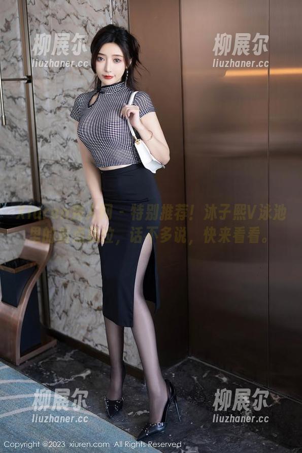 Xiuren秀人网 - 特别推荐！沐子熙V泳池里的重点机位，话不多说，快来看看。
