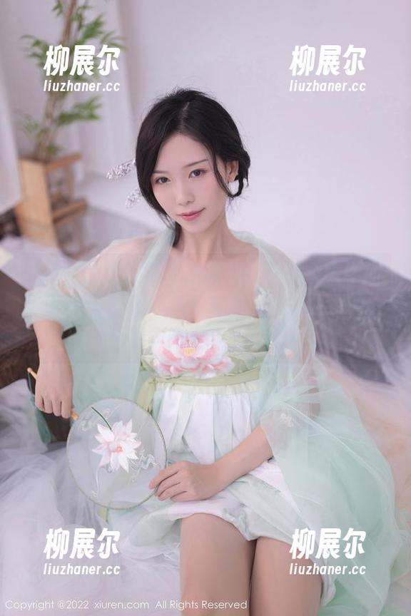 Xiuren秀人网 - 短裤和搭配是个大学问，难怪王馨瑶Yanni的作品东拼西凑的，图片中蕴含的细节太有意思了。