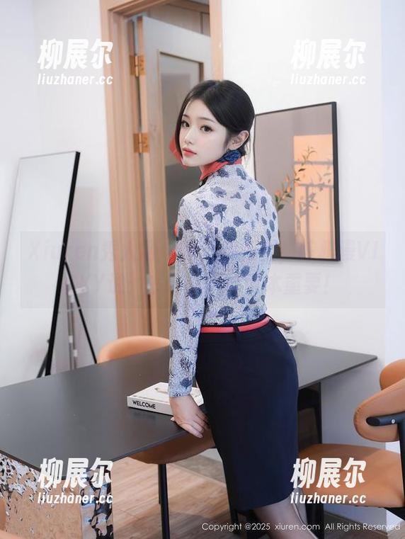 Xiuren秀人网 - 原图在校园，陈雅漫VICKY说：书本永远比课本重要！