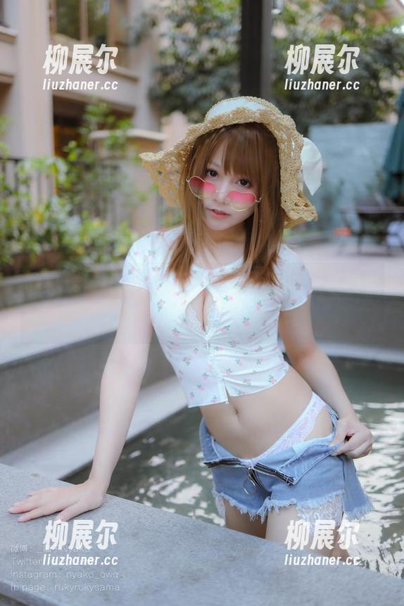 倒真是—nyako喵子大魔王在线温泉图集，温泉更像个背景音乐。
