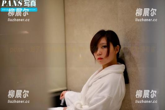 pans - 对了！小九那条连衣裙值不值得一看？写真里全都有信号！