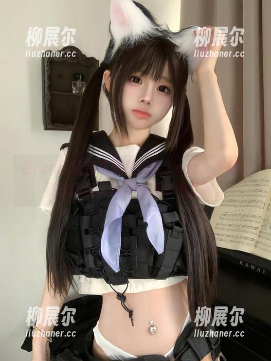 看rua阮阮在花房里玩起了cos，小裙子飘逸得让人忍不住想多看几眼。