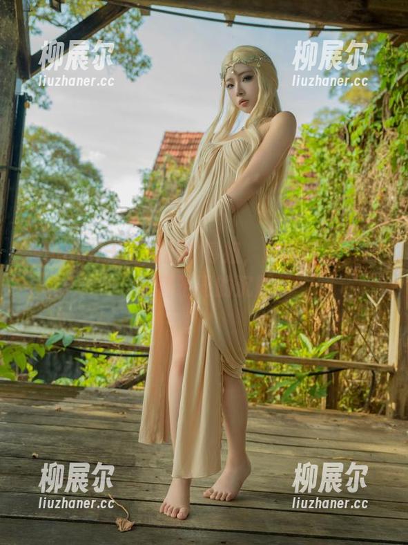 yuuhui玉汇 yuuhui玉汇独居的寡姐,最新图包,尝试着不同的沉默