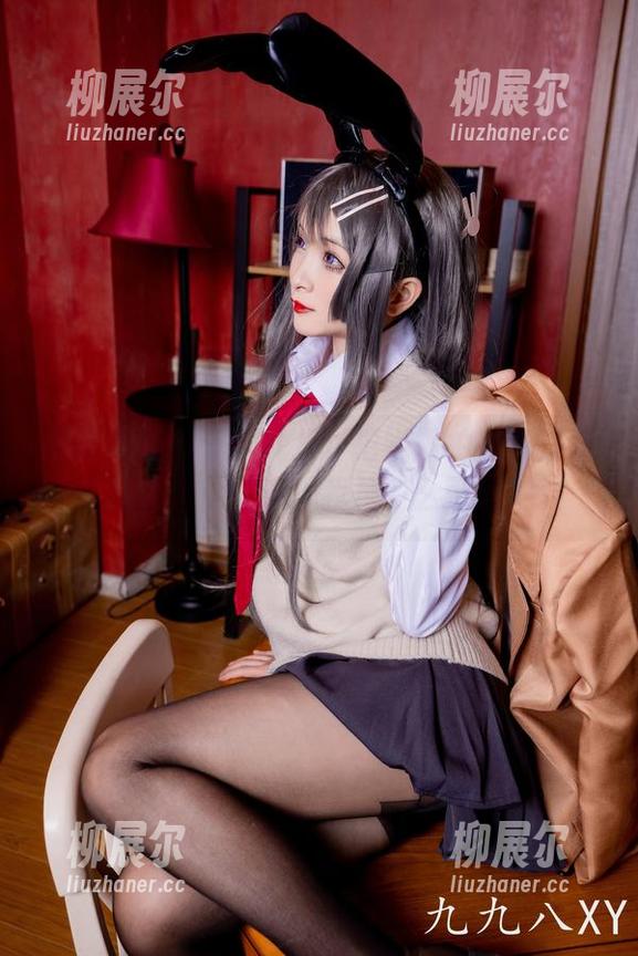 看这角度！十九九八吖把妮露拍得像是要对我说：“你看，我是多么可爱”。