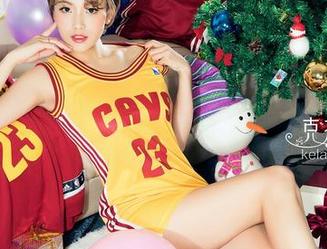 克拉女神 – 雅楠的最新照片在教室里自由来去，似乎在告诉我们：就算是学习也可以很轻松！