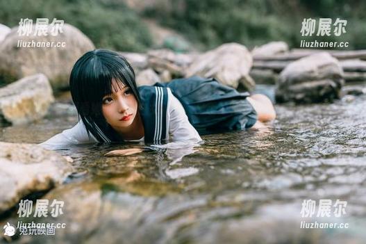 兔玩映画别看她们穿黑白女仆装，身手可是不一般，扫除顺带出奇招！