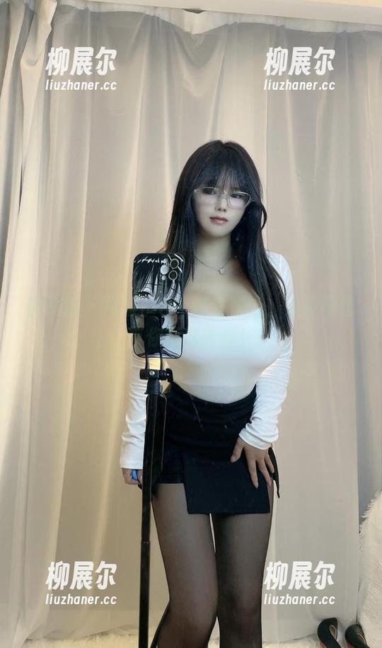 微密圈 - 可馨juicy送福利啦，少女原图带你玩转青春！