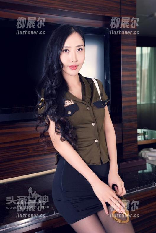 头条女神 - 尹菲旗袍beautiful-无圣光，套图里还藏着一条金鱼吗？