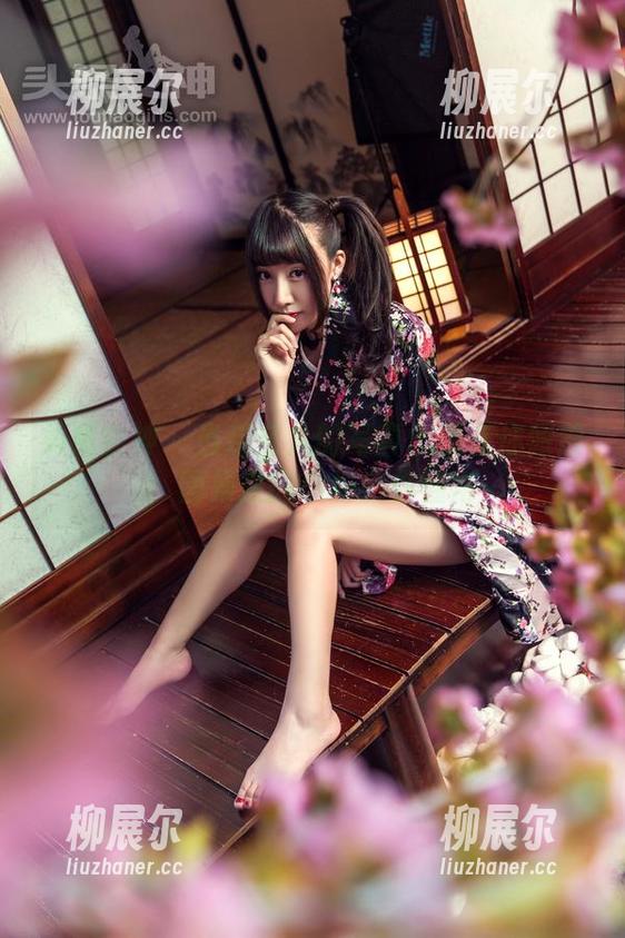 头条女神 - 当瑞宝儿的写真出现在你眼前，图集里的小秘密你懂得