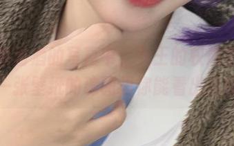 在小和甜酒的写真中，女王的权威暗藏在每一张壁纸的瑰丽里你能看出来吗？