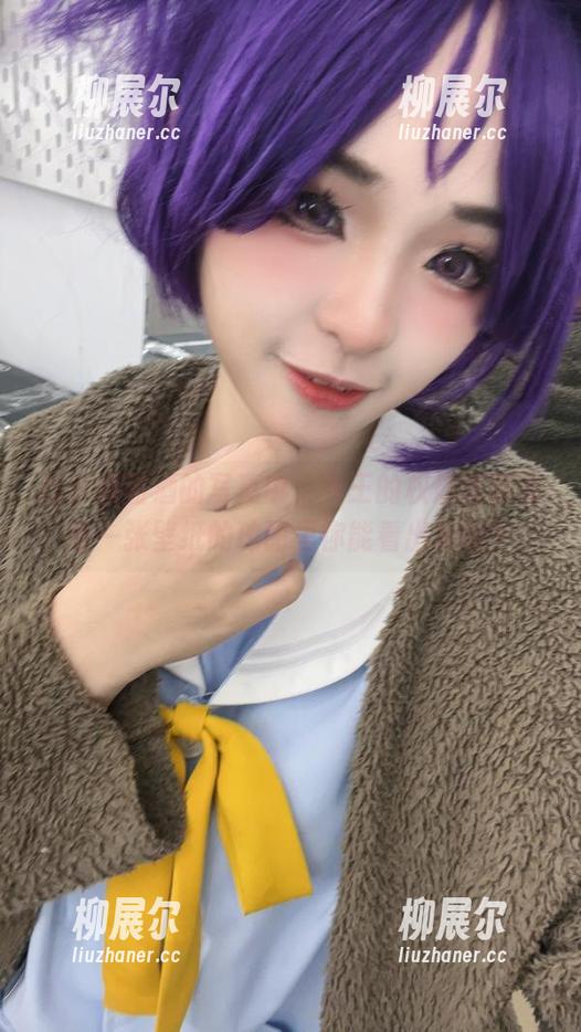 在小和甜酒的写真中，女王的权威暗藏在每一张壁纸的瑰丽里你能看出来吗？