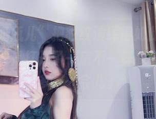 “小小奶瓶儿”把豹纹演绎得如此贴切，图集里像是打开了一扇不一样的窗，真想多呆一会儿。