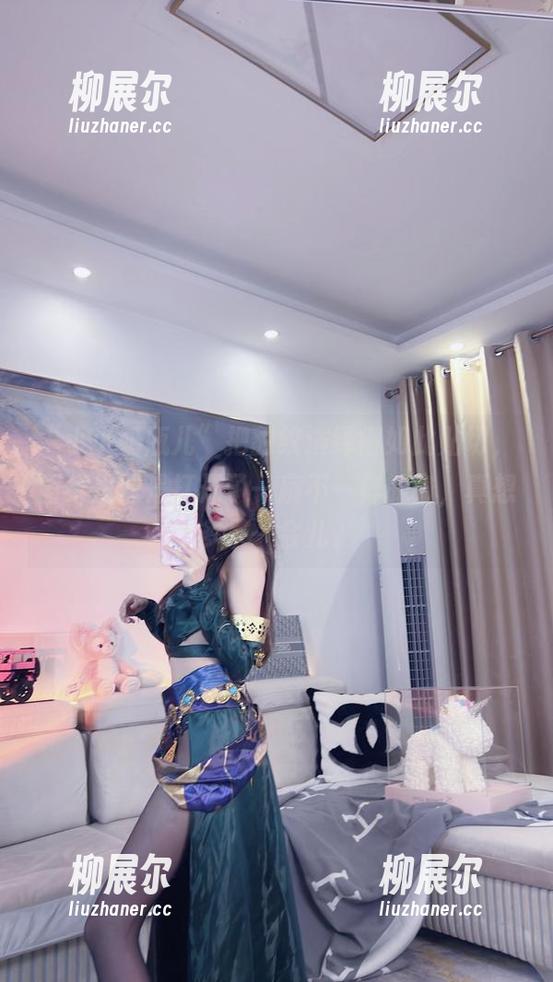 “小小奶瓶儿”把豹纹演绎得如此贴切，图集里像是打开了一扇不一样的窗，真想多呆一会儿。