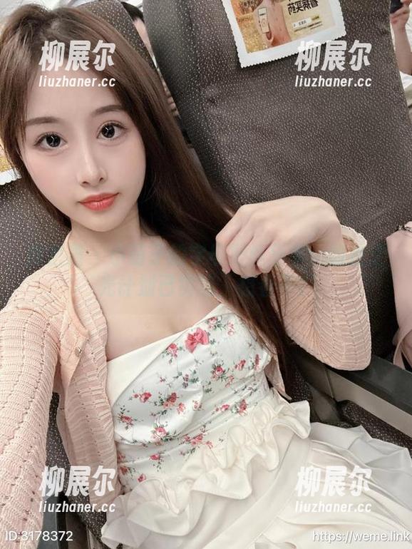 微密圈 - 小萌子的字母黑丝分享：防止走光计划已实施，想看不？