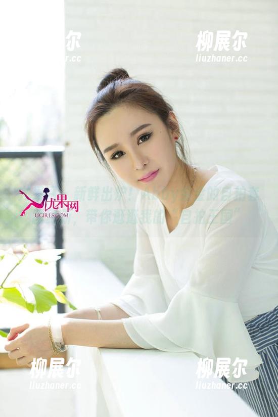 尤果网 - 新鲜出炉！Abby金金的自拍套图更新，带你逛逛我的“自拍王国”