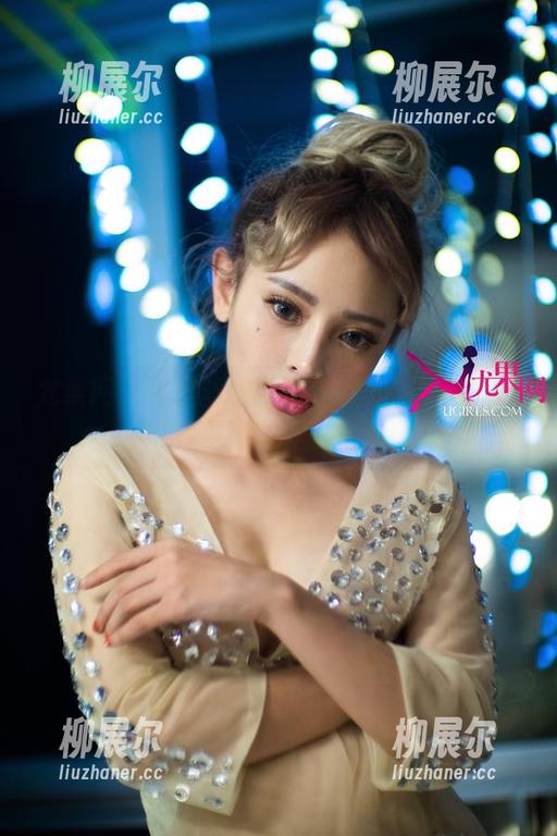 尤果网 - 连黑丝也要更新？尤娜娜的作品带我飞到奇怪的地方！