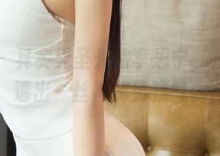 尤果网 – 其实无圣光的李思宁，从美图里透出一丝神秘男孩气。