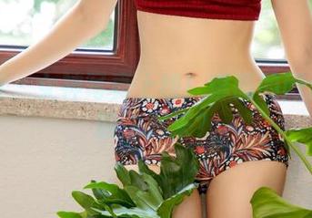 尤果网 – 女神写真上线！琳丽的网盘能不能飞起来？