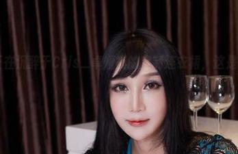 尤物馆 – 正在沉醉于Cris_卓娅祺的定制连衣裙，这是哪家店的魔法！