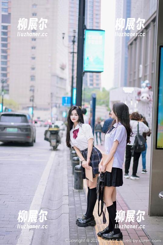 尤蜜荟 - 土肥圆矮挫穷的教室壁纸，让人不自觉停下脚步