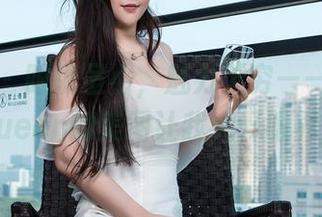 推女神 – 眼镜虽小，魅力无穷——王婉悠Queen的美图让我大开眼界。