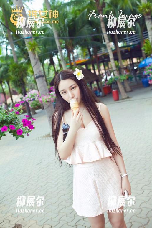 推女神 - 谭晓彤的修女写真：图包让人窥见了那些不为人知的角落。