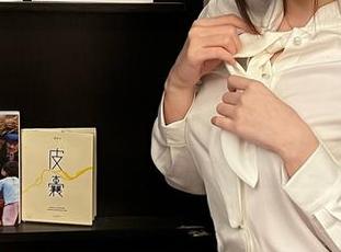 微密圈 – 在线是小逗逗的办公室画像，一不小心就亮出新姿势！