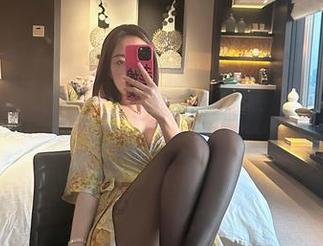 微密圈 – 果儿Victoria的红皮束身性感乱入，看着她我下载了十张毫不犹豫！
