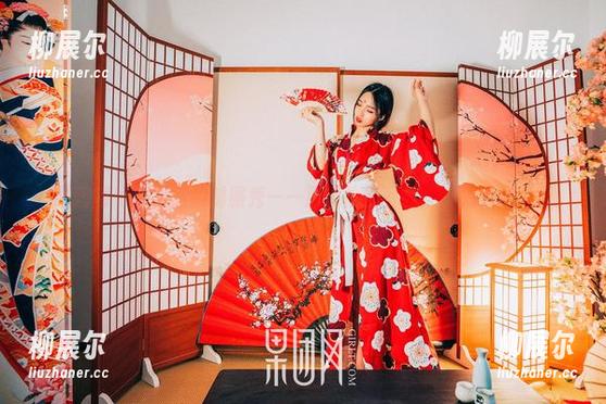 果团网 - 尹意纯的制服秀——原图偷偷下载，不买不行哦！
