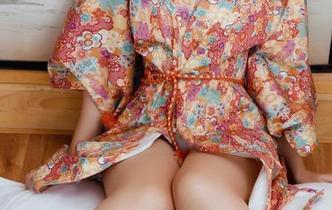 果团网 – 教室中的美图更新，尽在陈雅漫的独特视角。