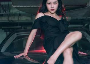 果团网 – 有种想一拥而上的冲动——黄歆苑的黑丝写真。