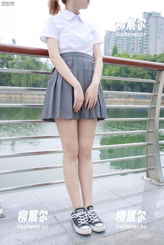 森萝财团私拍印花衣白丝：这是啥神仙衣服，全场最佳！