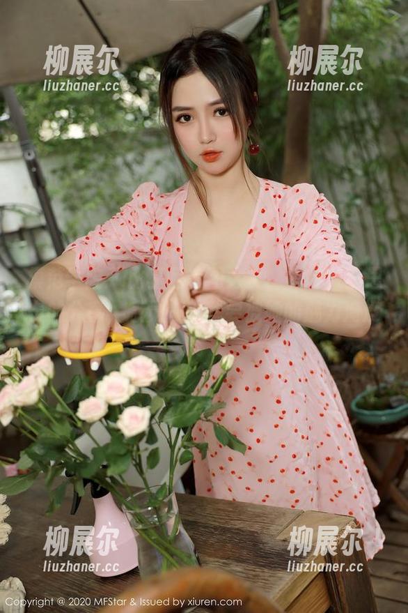 模范学院 - 比基尼套图大赏，SiByl李思宁的分享，感觉一秒就要被她的魅力淹没。